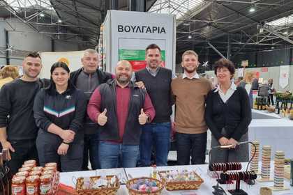 Българското посолство участва в благотворителния коледен базар в Атина